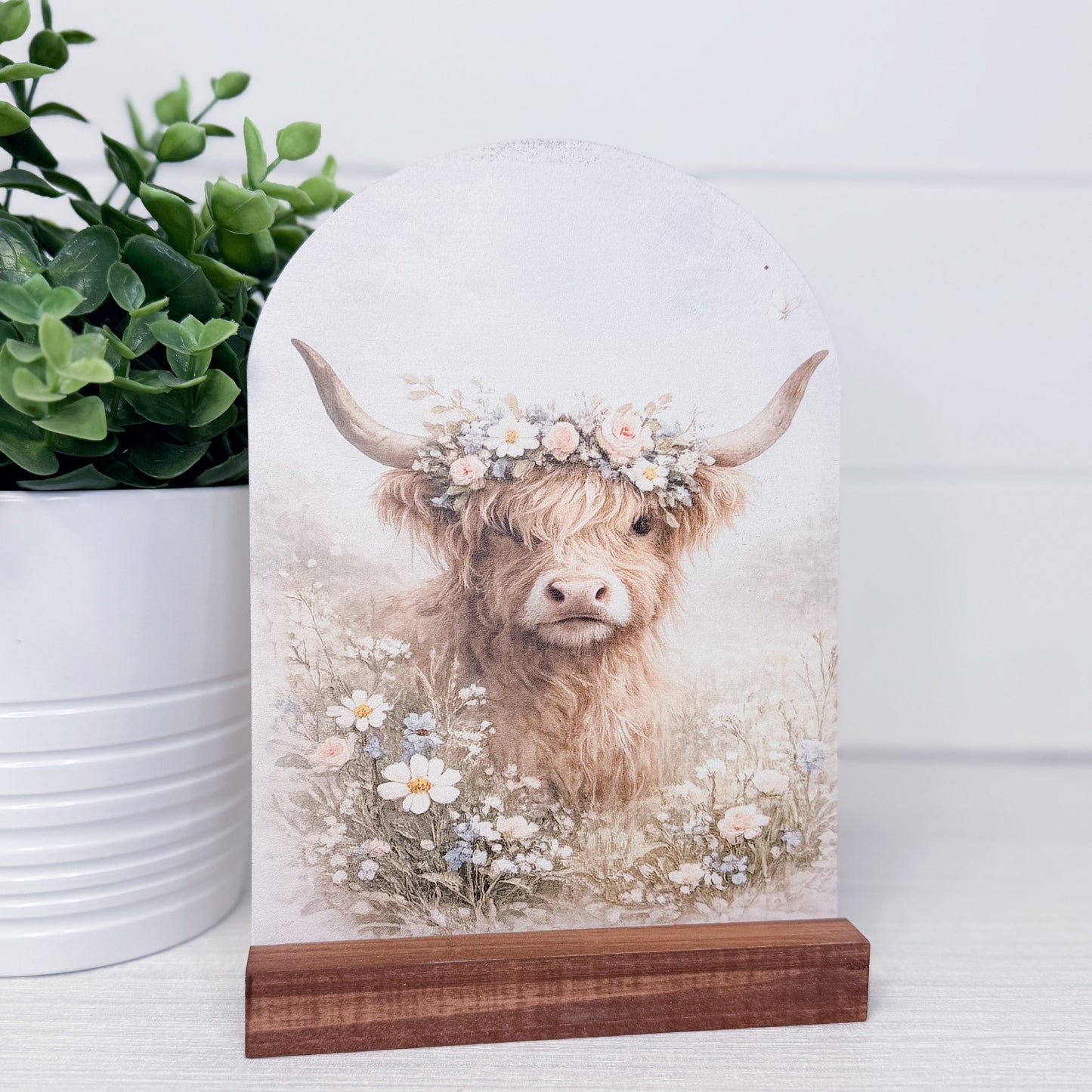 printed highland cow spring arch with a base