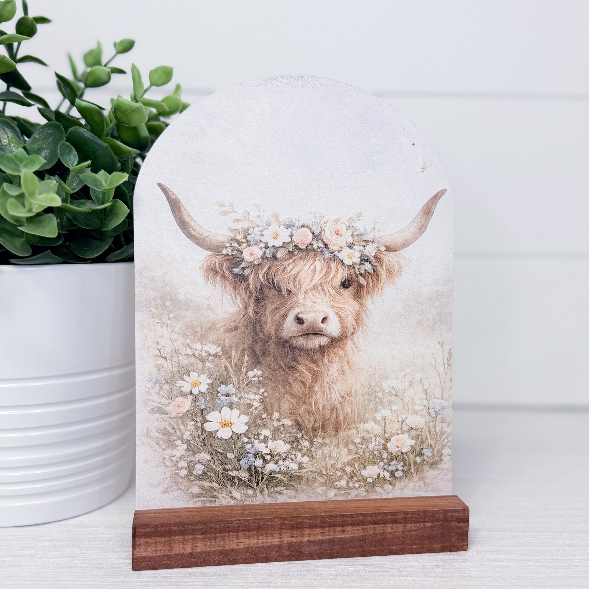 printed highland cow spring arch with a base